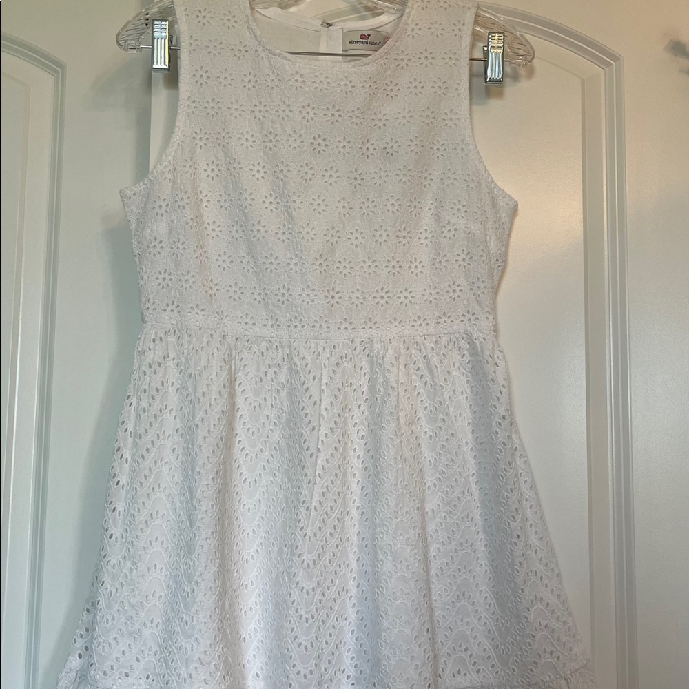 White Vineyard Vines laced dress size 2.